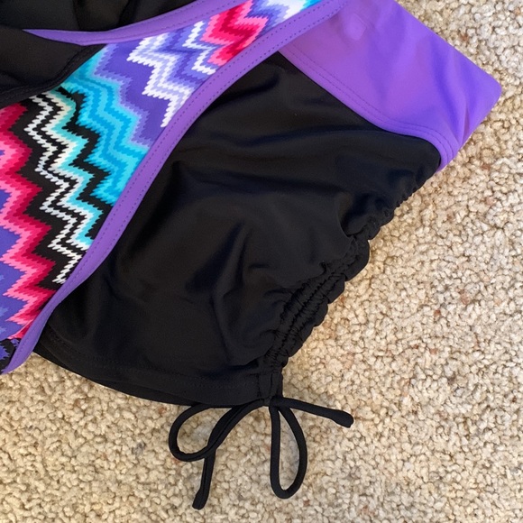 NWT - Zeroxposur Tankini/Shorts
2 pc Bathing Swim Suit
Black/Purple (Size 10) - Picture 6 of 6